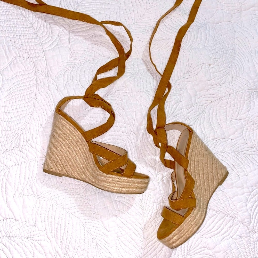 Tie Up Wedges in Chesnut